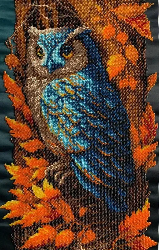 Borduurset Uil in het herfstbos